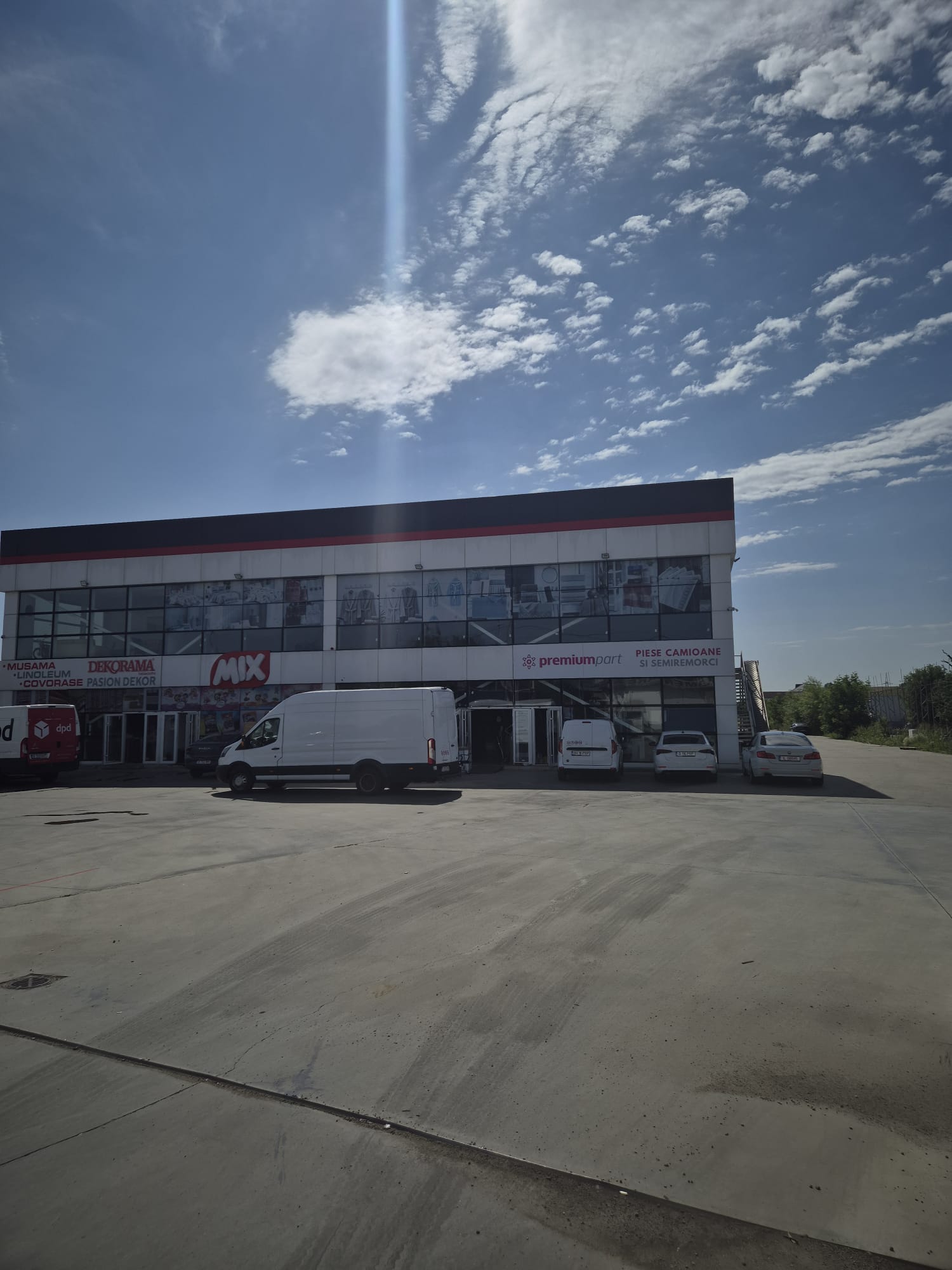 Hală industrială de închiriat Voluntari — lângă METRO, 1.000 mp + 2 spații show-room/birouri 200 mp