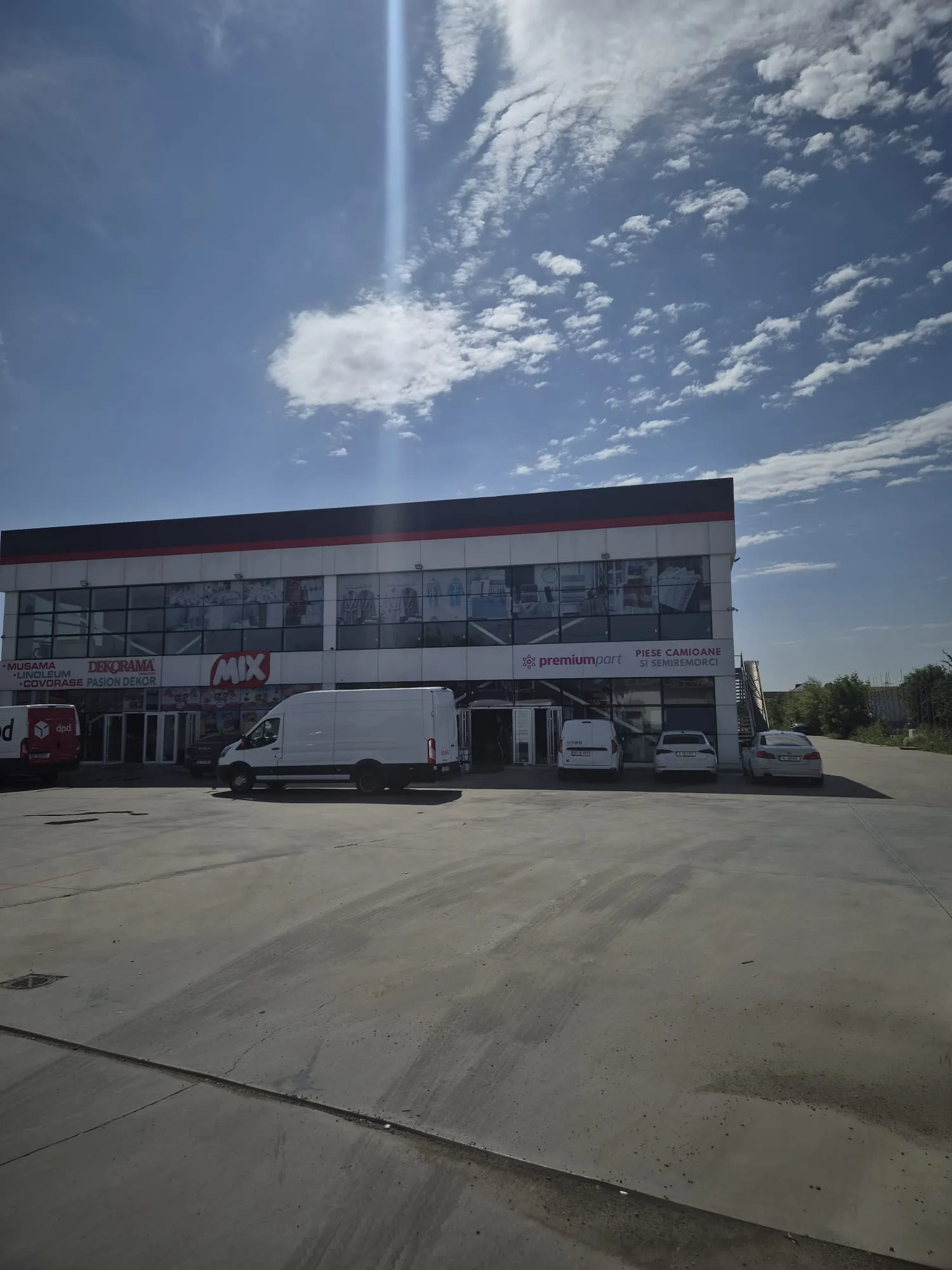 Hală industrială de închiriat Voluntari — lângă METRO, 1.000 mp + 2 spații show-room/birouri 200 mp
