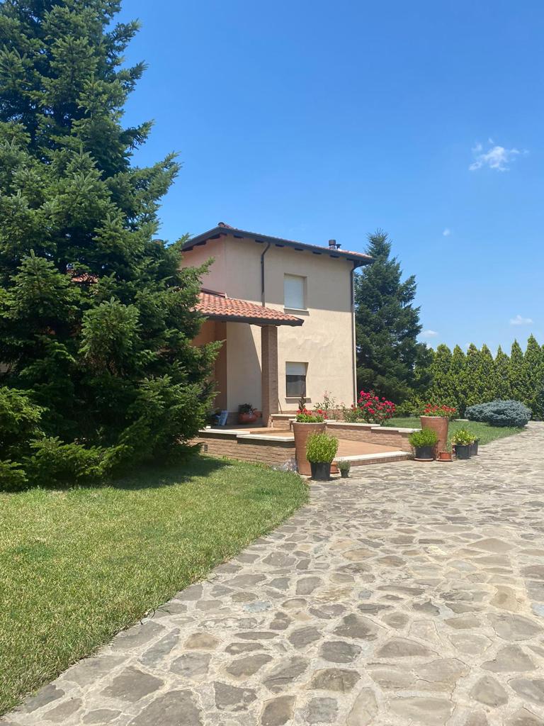 Villa for sale Cernica — G+1, 460 sqm, 6,500 sqm land, swimming pool